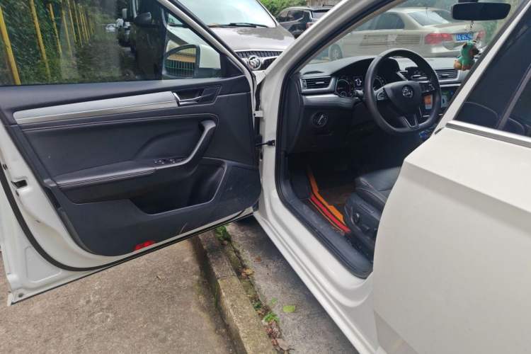 Used Skoda Superb 2019 TSI280 DSG Comfort Edition Driver Seat