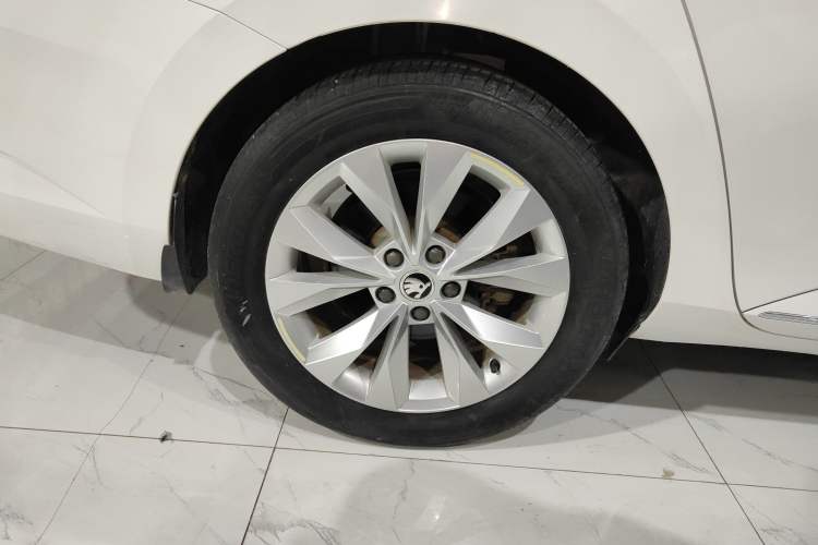 Used Skoda Superb 2019 TSI280 DSG Comfort Edition Exterior 4