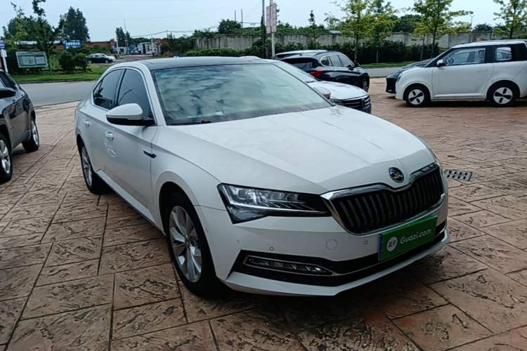 Used Skoda Superb 2019 TSI280 DSG Comfort Edition Front Right 45 Deg