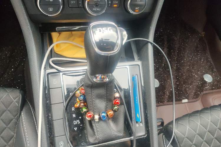 Used Skoda Superb 2019 TSI280 DSG Comfort Edition Gear Lever