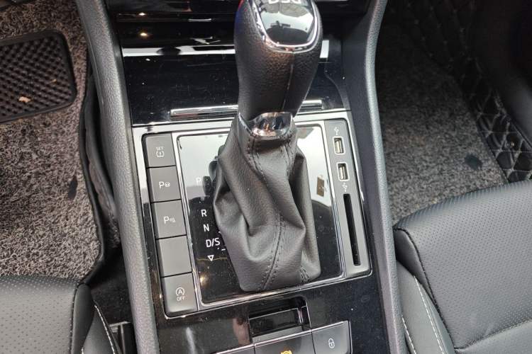 Used Skoda Superb 2019 Facelifted TSI280 DSG Comfort Edition Gear Lever