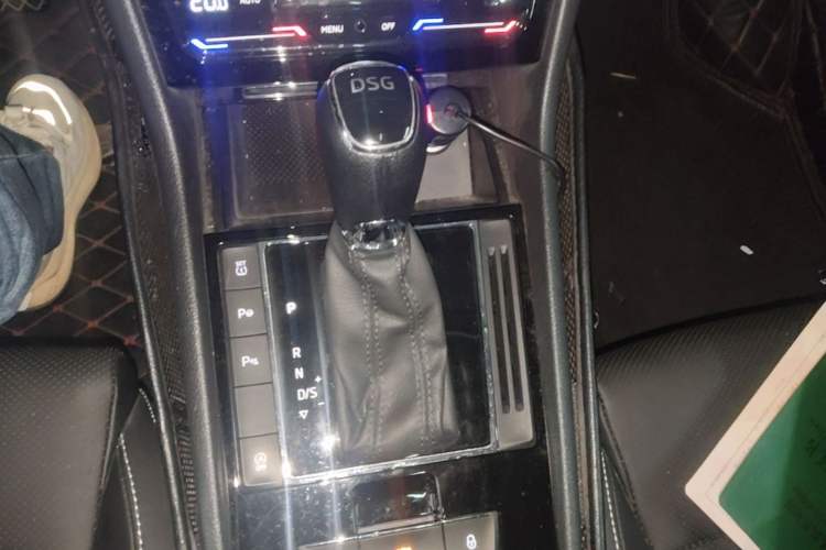 Used Skoda Superb 2019 Restyled TSI330 DSG Comfort Edition Gear Lever