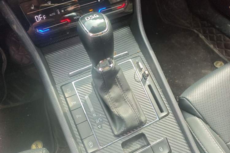 Used Skoda Superb 2019 Facelifted TSI280 DSG Comfort Edition Gear Lever