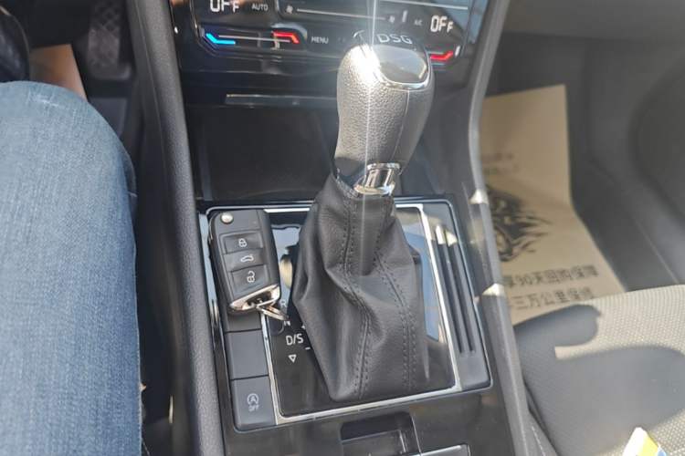 Used Skoda Superb 2019 Restyled TSI330 DSG Comfort Edition Gear Lever