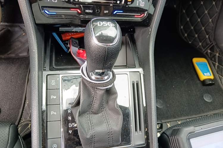 Used Skoda Superb 2019 TSI280 DSG Comfort Edition Gear Lever