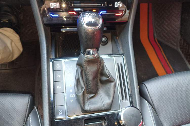 Used Skoda Superb 2019 Restyled TSI330 DSG Comfort Edition Gear Lever