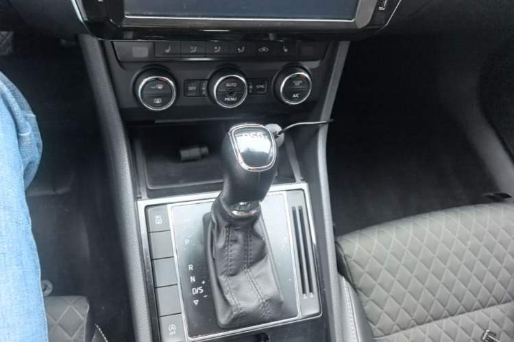 Used Skoda Superb 2019 TSI280 DSG Comfort Edition Gear Lever