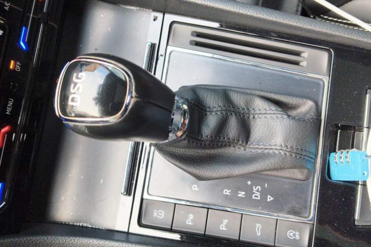 Used Skoda Superb 2019 TSI330 DSG Luxury Edition Gear Lever