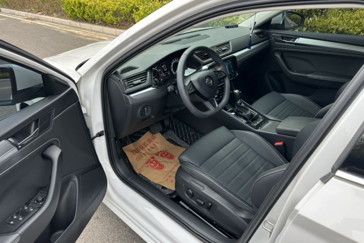 Used Skoda Superb 2019 Facelifted TSI280 DSG Comfort Edition Interior 15