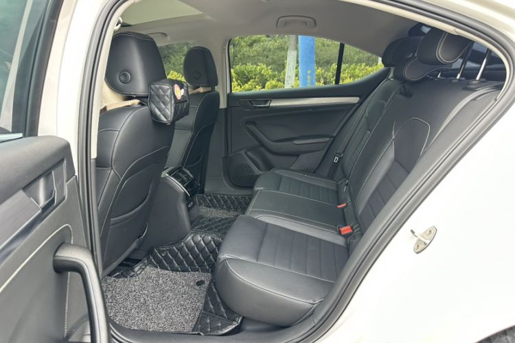Used Skoda Superb 2019 Facelifted TSI280 DSG Comfort Edition Interior 5