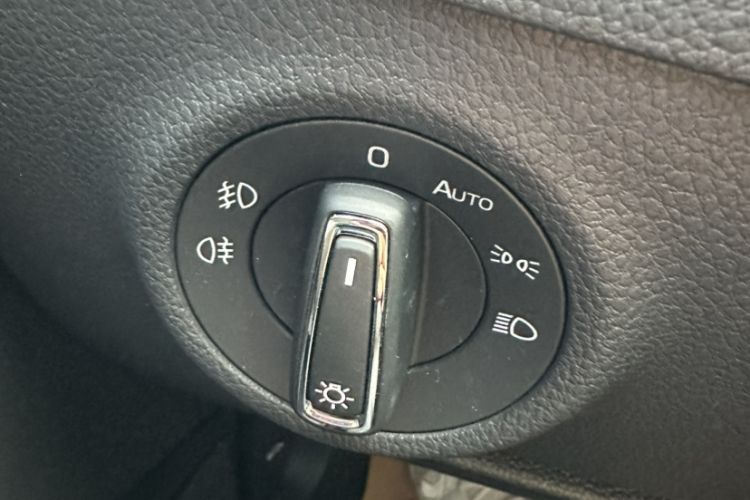 Used Skoda Superb 2019 Facelifted TSI280 DSG Comfort Edition Interior 7