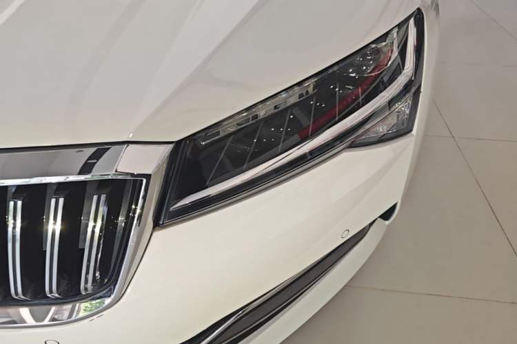 Used Skoda Superb 2019 Restyled TSI330 DSG Comfort Edition Left Front Headlight