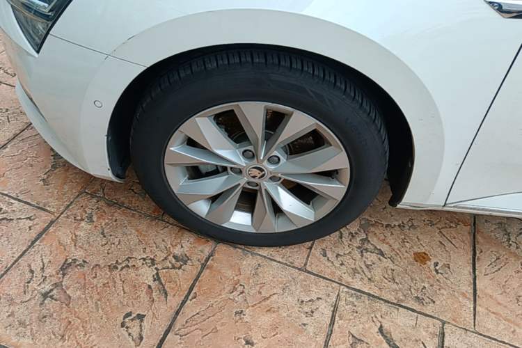 Used Skoda Superb 2019 TSI280 DSG Comfort Edition Left Front Wheel Hub