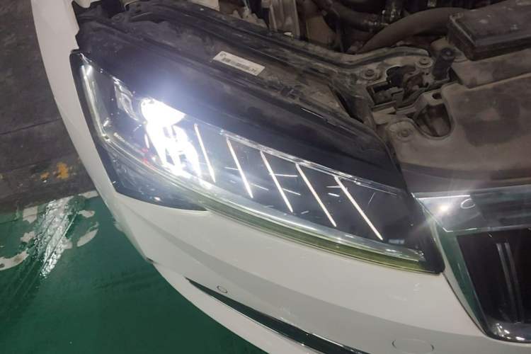Used Skoda Superb 2019 Restyled TSI330 DSG Comfort Edition Right Front Headlight