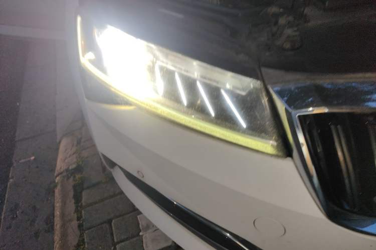 Used Skoda Superb 2019 Restyled TSI330 DSG Comfort Edition Right Front Headlight