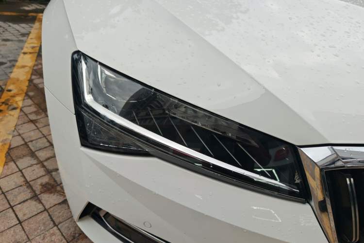 Used Skoda Superb 2019 Facelifted TSI280 DSG Comfort Edition Right Front Headlight