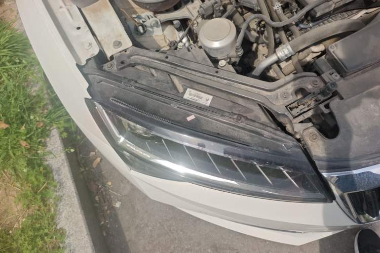Used Skoda Superb 2019 Facelifted TSI280 DSG Comfort Edition Right Front Headlight
