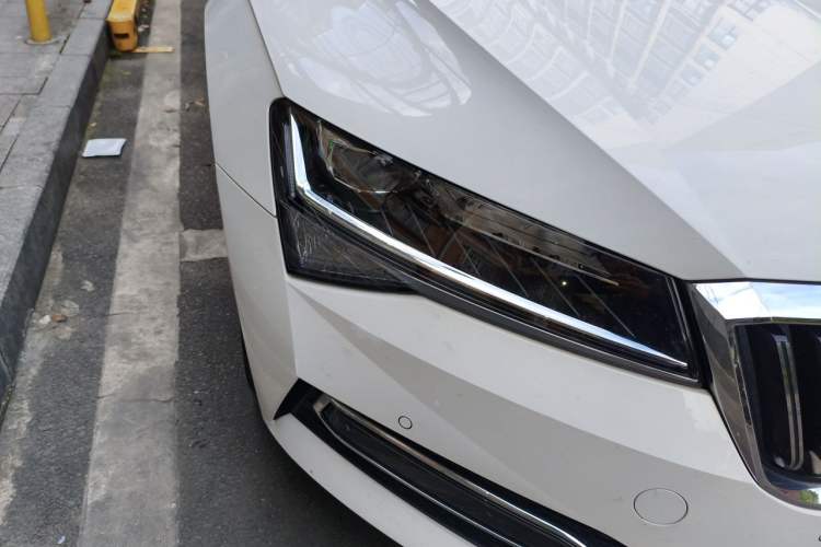 Used Skoda Superb 2019 Restyled TSI330 DSG Comfort Edition Right Front Headlight