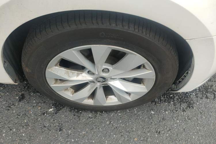 Used Skoda Superb 2019 TSI280 DSG Comfort Edition Right Front Wheel Hub