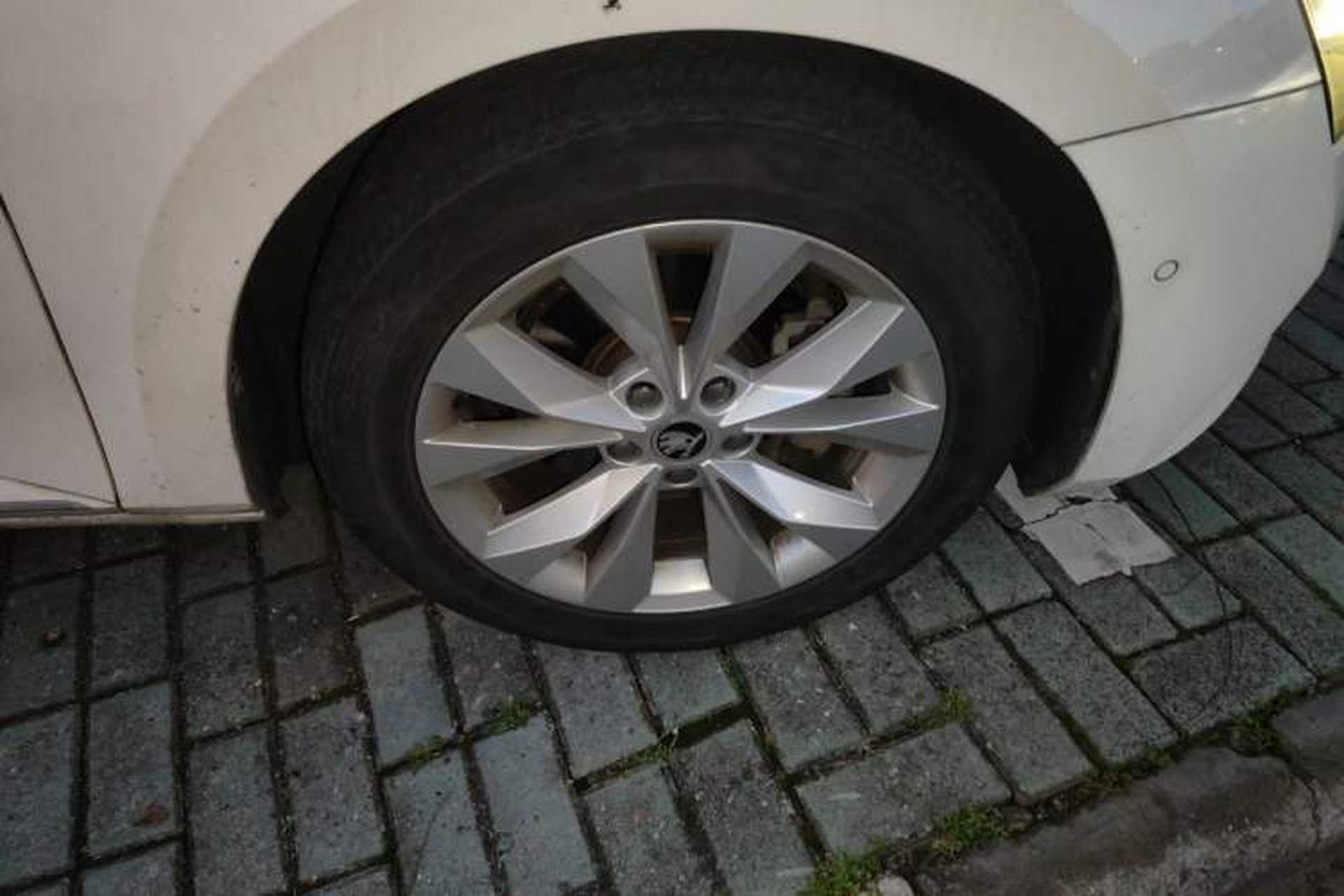 Used Skoda Superb 2019 Restyled TSI330 DSG Comfort Edition Right Front Wheel Hub