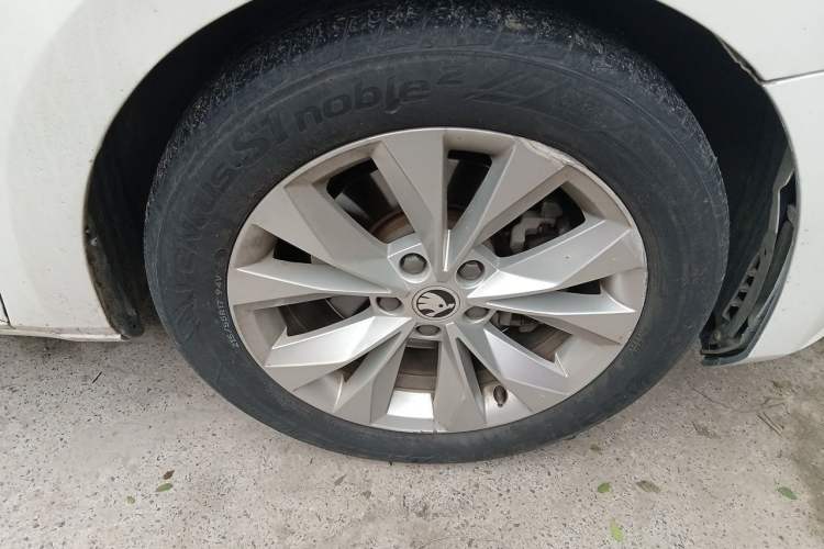 Used Skoda Superb 2019 TSI330 DSG Comfort Edition Right Front Wheel Hub