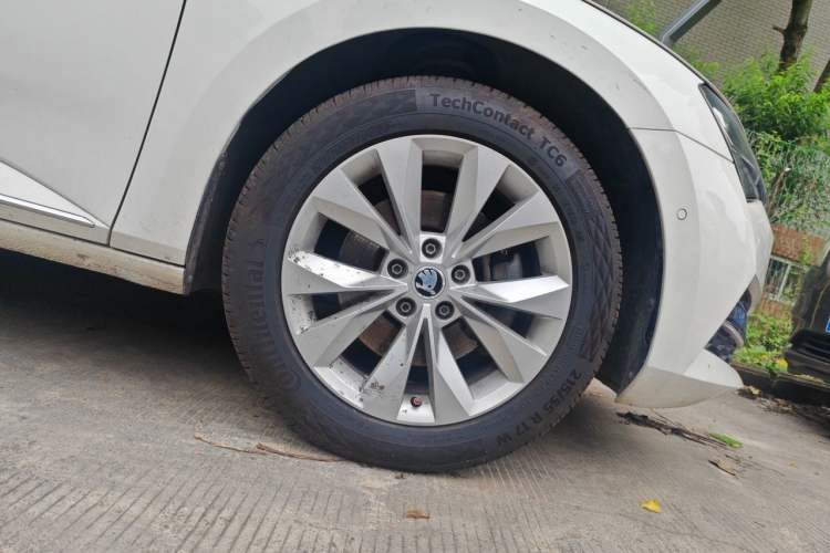 Used Skoda Superb 2019 TSI280 DSG Comfort Edition Right Front Wheel Hub