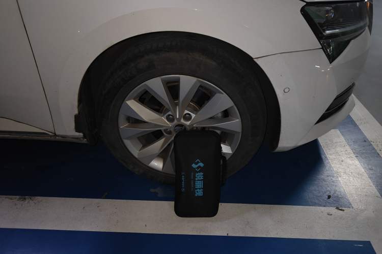 Used Skoda Superb 2019 TSI280 DSG Comfort Edition Right Front Wheel Hub