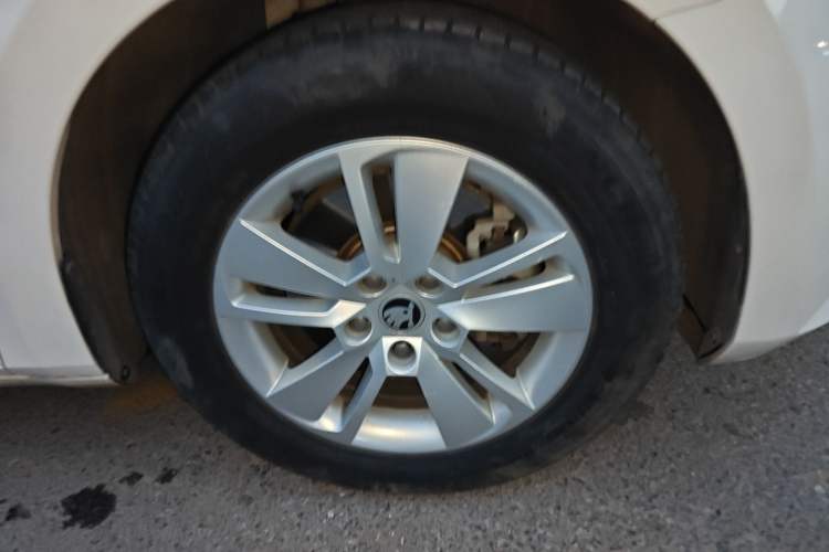 Used Skoda Superb 2019 TSI280 DSG Standard Edition Right Front Wheel Hub