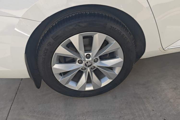 Used Skoda Superb 2019 Restyled TSI330 DSG Comfort Edition Right Rear Wheel Hub