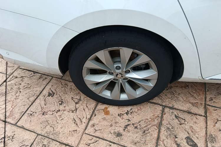 Used Skoda Superb 2019 TSI280 DSG Comfort Edition Right Rear Wheel Hub