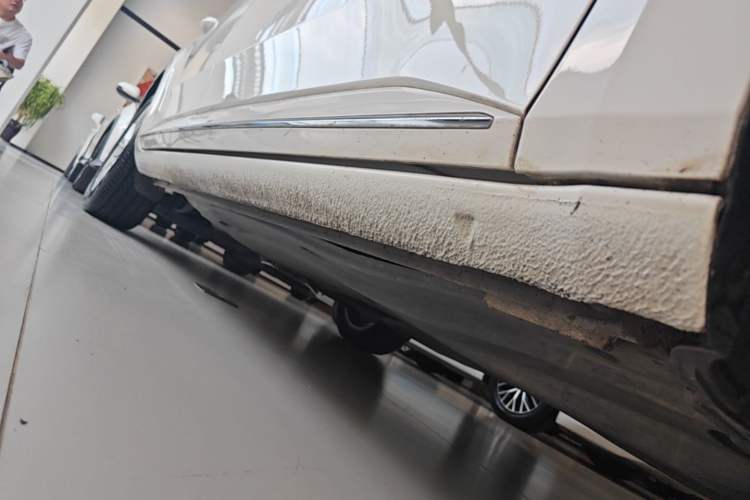 Used Skoda Superb 2019 Restyled TSI330 DSG Comfort Edition Right Side Sill