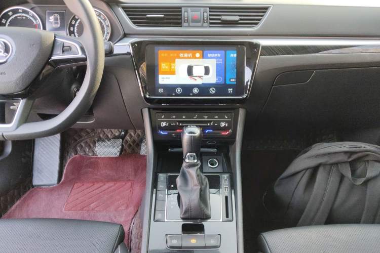 Used Skoda Superb 2019 Facelifted TSI280 DSG Comfort Edition Audio And AC Panel