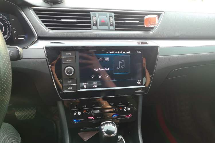 Used Skoda Superb 2019 Restyled TSI330 DSG Comfort Edition Audio And AC Panel