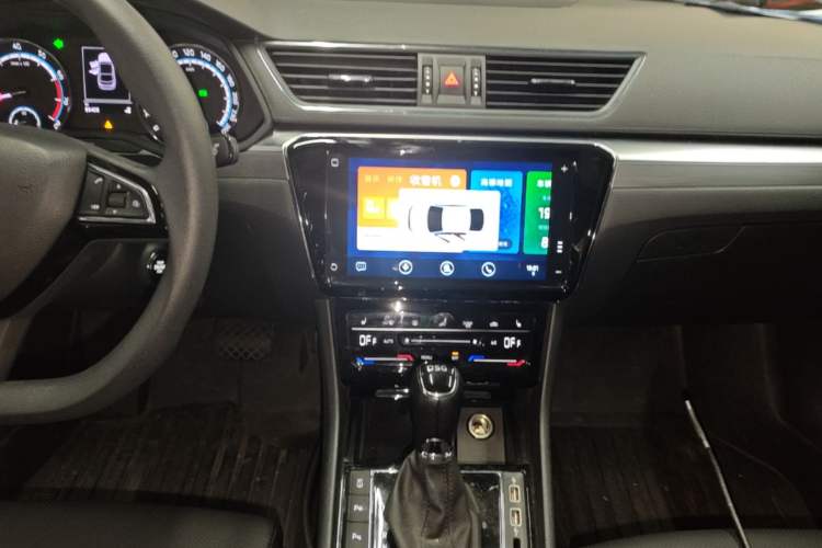 Used Skoda Superb 2019 TSI280 DSG Comfort Edition Audio And AC Panel