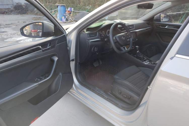 Used Skoda Superb 2019 Facelifted TSI280 DSG Comfort Edition Driver Seat