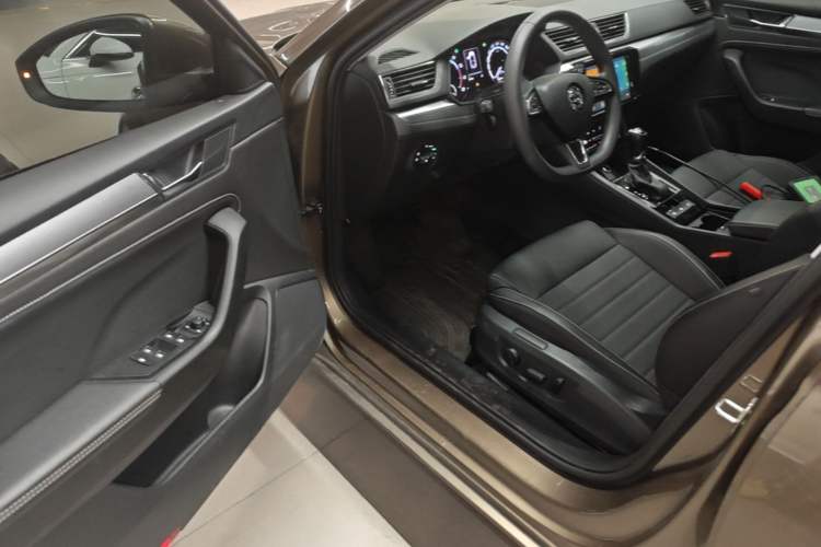 Used Skoda Superb 2019 TSI280 DSG Comfort Edition Driver Seat