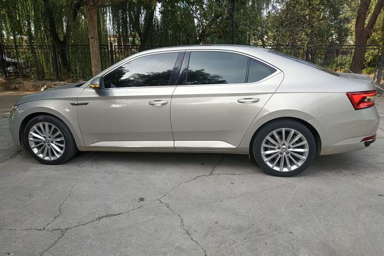 Used Skoda Superb 2019 Facelifted TSI280 DSG Comfort Edition Exterior 1
