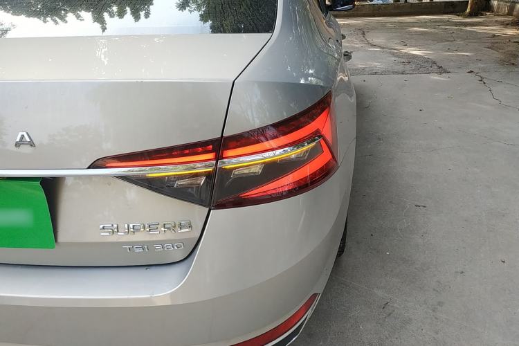 Used Skoda Superb 2019 Facelifted TSI280 DSG Comfort Edition Exterior 2