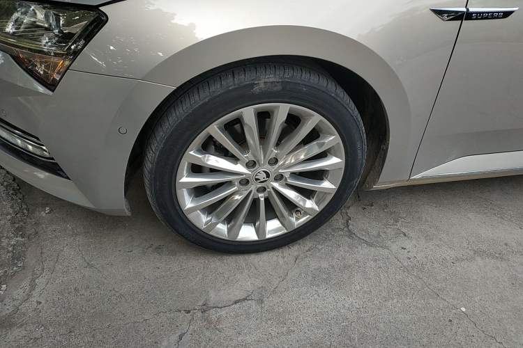 Used Skoda Superb 2019 Facelifted TSI280 DSG Comfort Edition Exterior 3