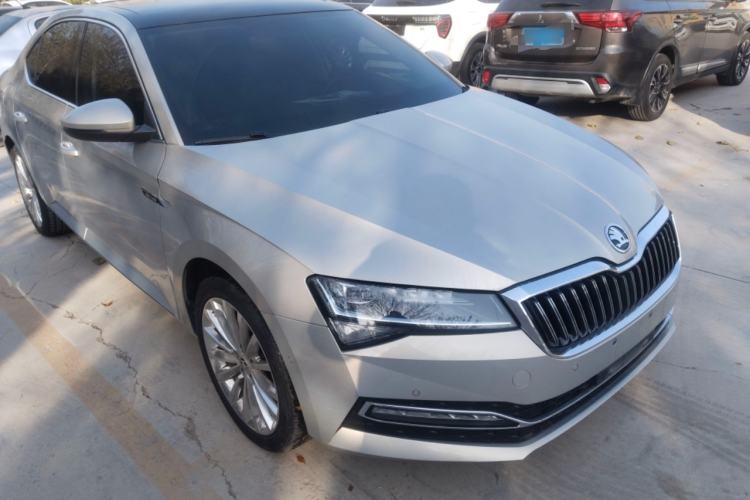 Used Skoda Superb 2019 Facelifted TSI280 DSG Comfort Edition Front Right 45 Deg