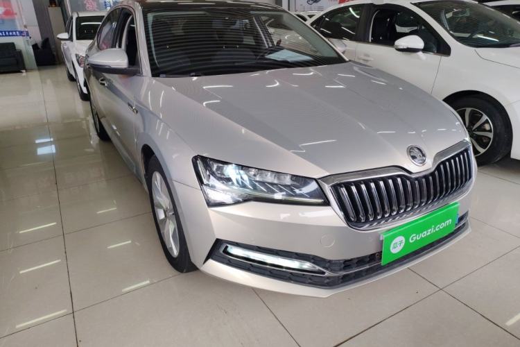 Used Skoda Superb 2019 Facelifted TSI280 DSG Comfort Edition Front Right 45 Deg