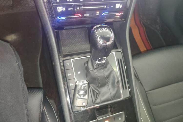 Used Skoda Superb 2019 Facelifted TSI280 DSG Comfort Edition Gear Lever