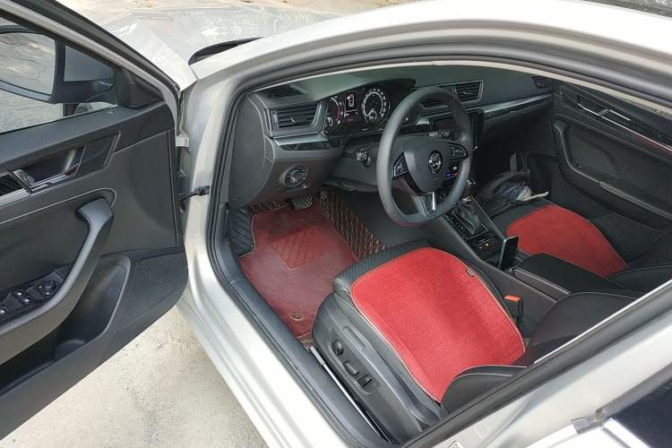 Used Skoda Superb 2019 Facelifted TSI280 DSG Comfort Edition Interior 3