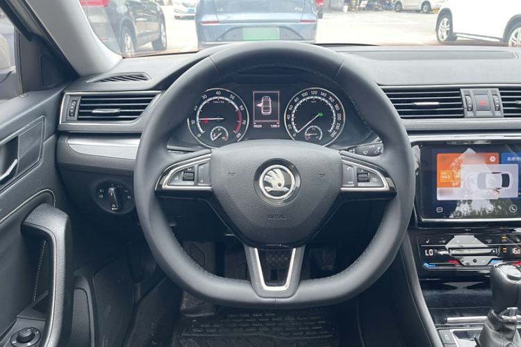 Used Skoda Superb 2019 TSI280 DSG Comfort Edition Interior 9