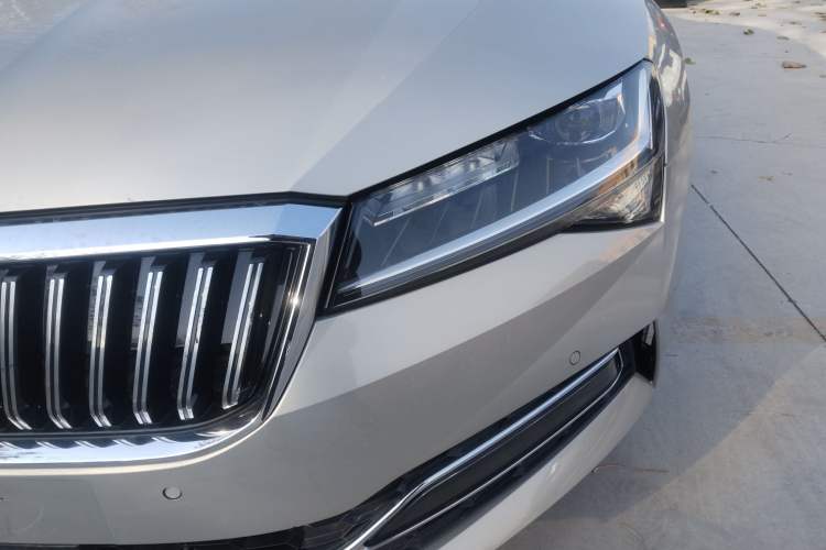 Used Skoda Superb 2019 Facelifted TSI280 DSG Comfort Edition Left Front Headlight
