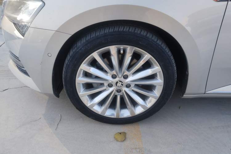 Used Skoda Superb 2019 Facelifted TSI280 DSG Comfort Edition Left Front Wheel Hub