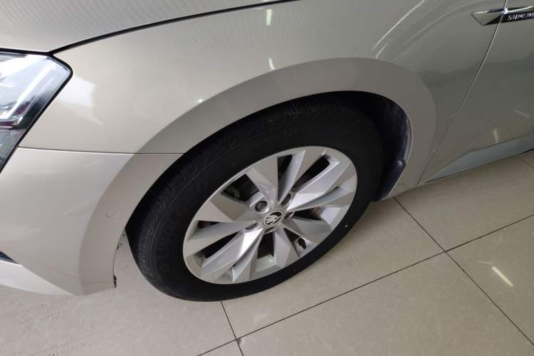 Used Skoda Superb 2019 Facelifted TSI280 DSG Comfort Edition Left Front Wheel Hub