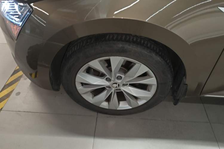 Used Skoda Superb 2019 TSI280 DSG Comfort Edition Left Front Wheel Hub