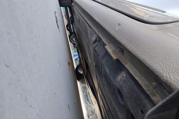 Used Skoda Superb 2019 Facelifted TSI280 DSG Comfort Edition Left Side Sill