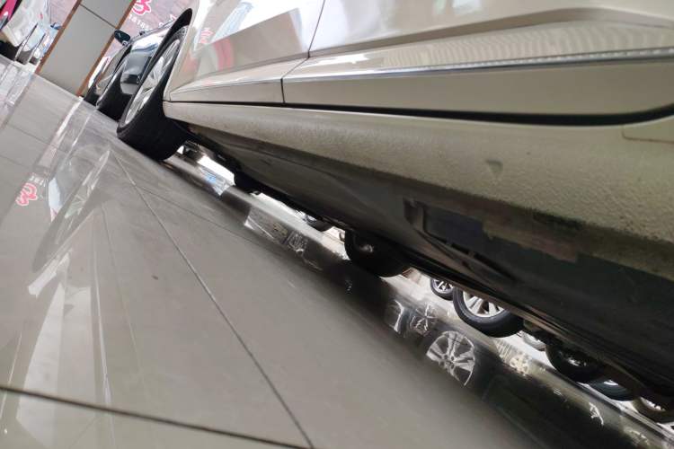 Used Skoda Superb 2019 Facelifted TSI280 DSG Comfort Edition Left Side Sill